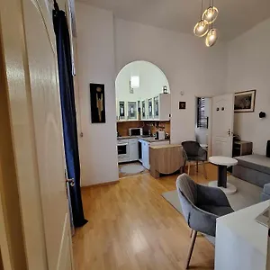 Studio2000budapest , Budapest Hungría
